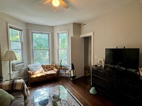 1322 W Melrose St-Unit -2 in Chicago, IL - Building Photo - Building Photo