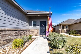 3023 Laguna Clfs in Converse, TX - Building Photo - Building Photo