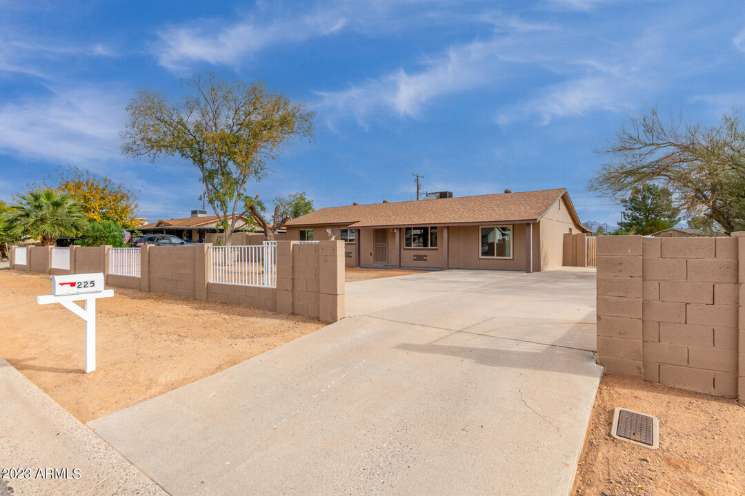 225 N 86th St in Mesa, AZ - Building Photo