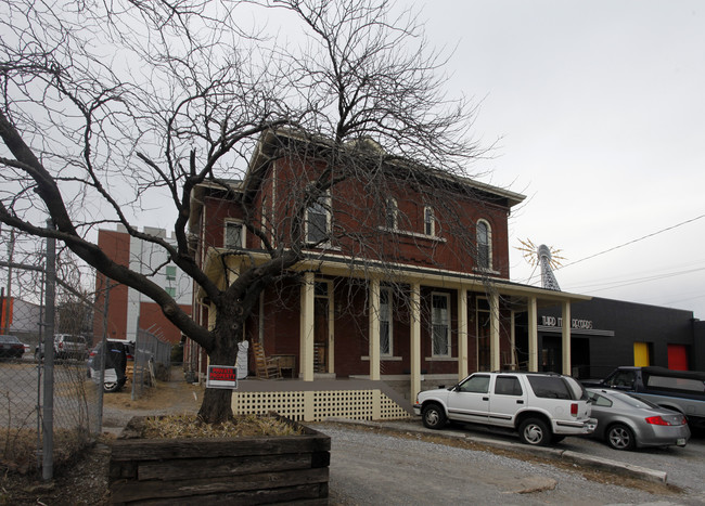 625 7th Ave S in Nashville, TN - Foto de edificio - Building Photo