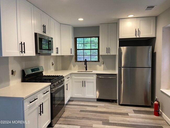 87 Deptford Ct in Matawan, NJ - Building Photo - Building Photo