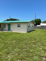 930 Wagner Pl, Unit a in Fort Pierce, FL - Building Photo