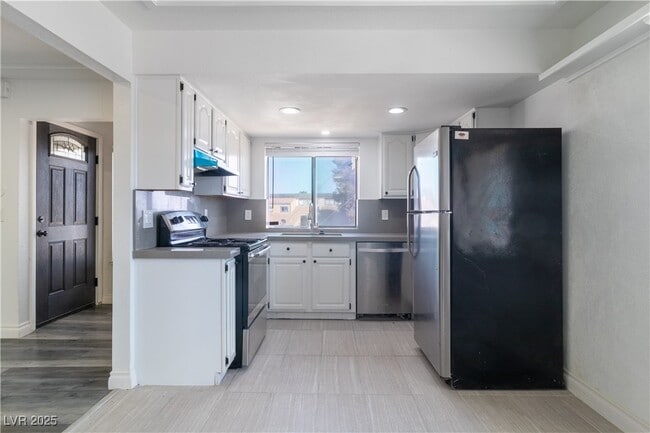 2200 Venus Ave in North Las Vegas, NV - Building Photo - Building Photo