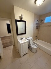 1906 N Giddings St in Visalia, CA - Building Photo - Building Photo