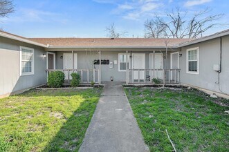410 Old Thorndale Rd in Taylor, TX - Building Photo - Building Photo