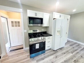 3052 Burlingame Ave SW in Wyoming, MI - Building Photo - Building Photo