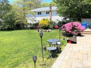 42 Hamilton Rd, Unit Left in North Merrick, NY - Building Photo - Building Photo