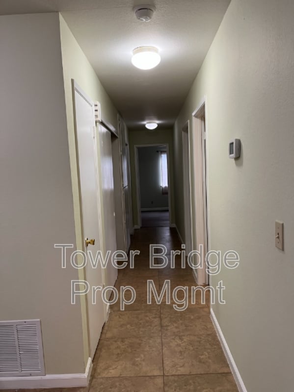 8676 Tiogawoods Dr in Sacramento, CA - Building Photo - Building Photo