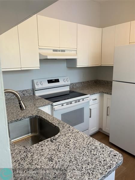661 Cypress Lake Blvd in Pompano Beach, FL - Building Photo
