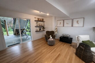 15405 NE 7th Pl in Bellevue, WA - Building Photo - Building Photo