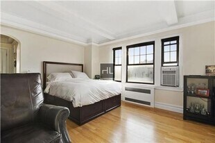 Christopher Street, Unit 2N in New York, NY - Building Photo