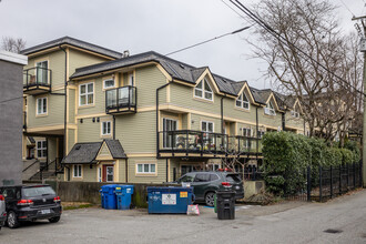 825 Salsbury Dr in Vancouver, BC - Building Photo - Building Photo