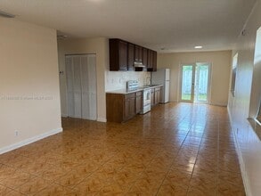 911 SW 76th Ave in North Lauderdale, FL - Building Photo - Building Photo