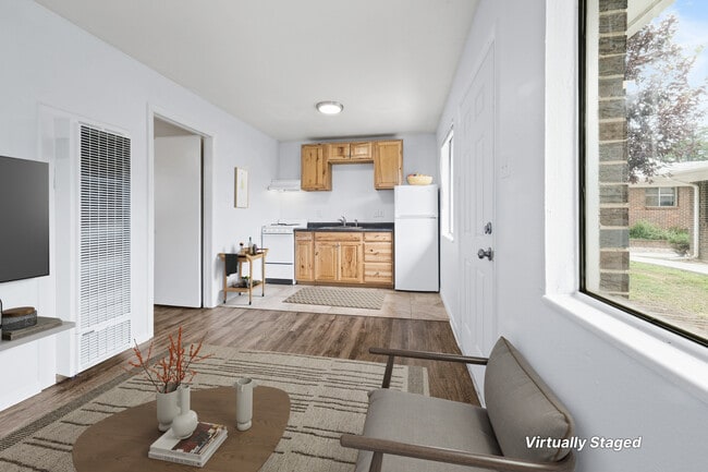Flower Hill Apartments in Colorado Springs, CO - Foto de edificio - Building Photo