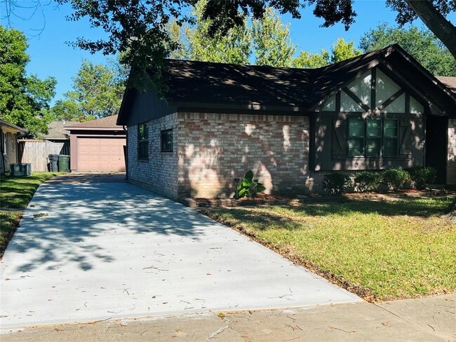 1846 Michele Dr in Sugar Land, TX - Building Photo - Building Photo