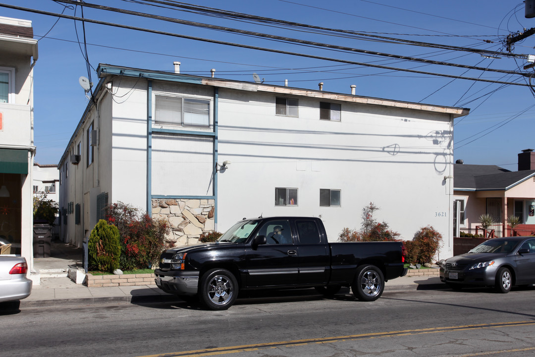 3621 E 10th St in Long Beach, CA - Building Photo