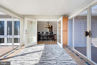 2405 Cedar Ln in Vienna, VA - Building Photo - Building Photo