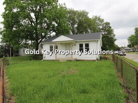 2122 S Hoyt Ave in Muncie, IN - Building Photo