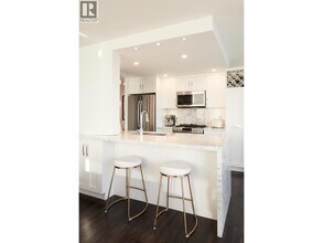 1077 Marinaside Crescent in Vancouver, BC - Building Photo - Building Photo