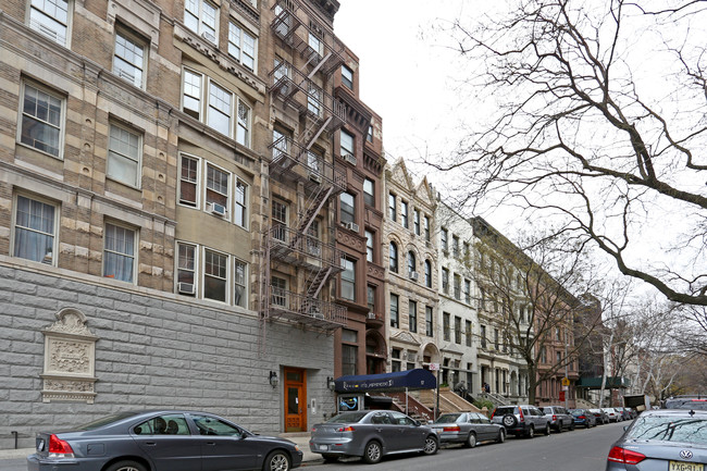 57 W 76th St in New York, NY - Building Photo - Building Photo