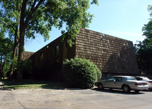 Fox Run Apartments in Toledo, OH - Foto de edificio - Building Photo