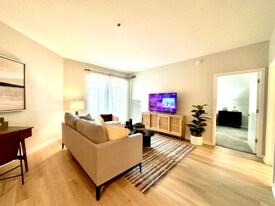 450 Warrenville Rd in Lisle, IL - Building Photo