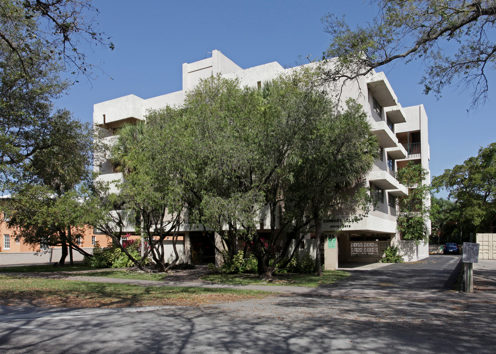 Quinary Club in Miami, FL - Building Photo