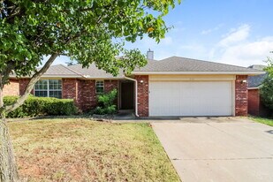 716 Cavecreek St in Norman, OK - Building Photo
