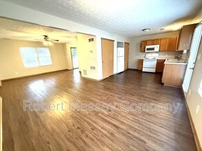 7127 Black Mountain Dr in Louisville, KY - Building Photo - Building Photo