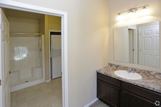1227 Queens Way, Unit 305 in West Fargo, ND - Foto de edificio - Building Photo