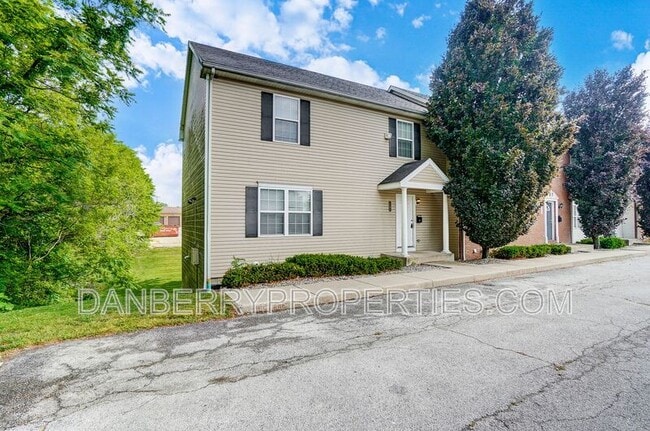 1101 N Byrne Rd in Toledo, OH - Building Photo - Building Photo