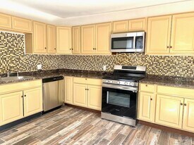 32 Henry St in New Haven, CT - Building Photo