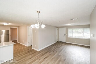 8326 Santman Ct in Jacksonville, FL - Building Photo - Building Photo