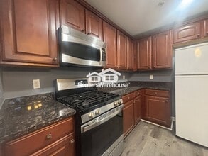 923 Pine Forest Ln in Kettering, MD - Foto de edificio - Building Photo