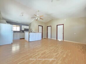 116 Pine Trail, Unit 1 in Holden, ME - Foto de edificio - Building Photo