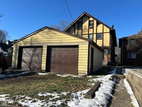 963 Woodruff Pl W Dr in Indianapolis, IN - Building Photo - Building Photo