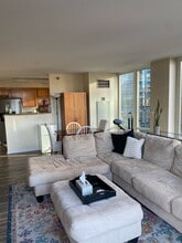 345 N La Salle Dr, Unit 1001 in Chicago, IL - Building Photo - Building Photo