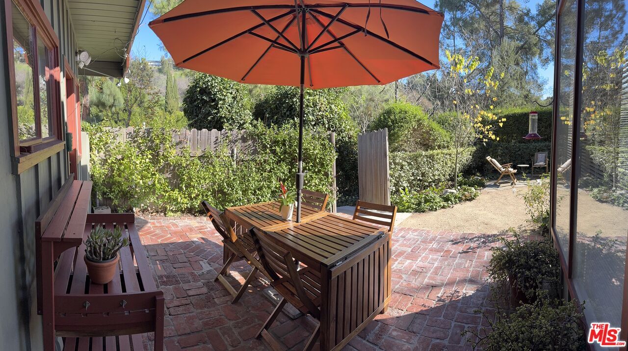 2731 N Beverly Glen Blvd in Los Angeles, CA - Building Photo