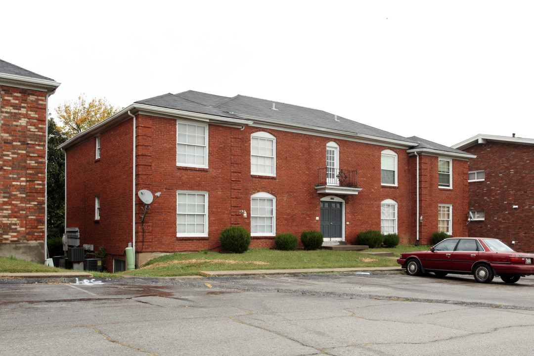 Summerfield Apartments in Louisville, KY - Building Photo