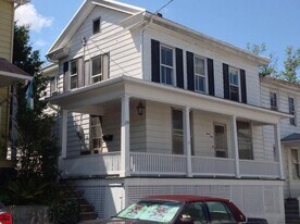 29 N 5th St in Newport, PA - Building Photo