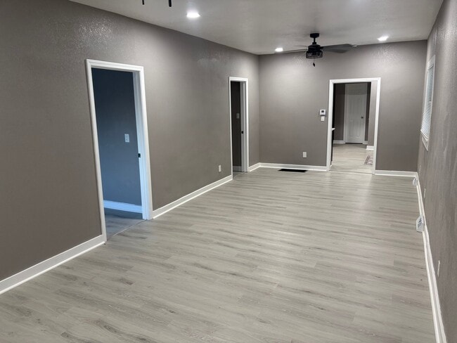 1003 E 9th St in Pittsburg, KS - Building Photo - Building Photo