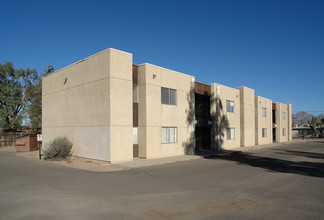 3802 E Monte Vista Dr in Tucson, AZ - Building Photo - Building Photo