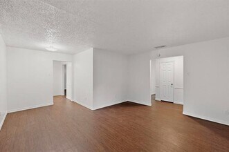 10421 Muskogee Dr in Dallas, TX - Building Photo - Building Photo