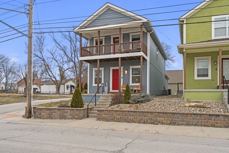 827 SW Walnut St in Blue Springs, MO - Foto de edificio