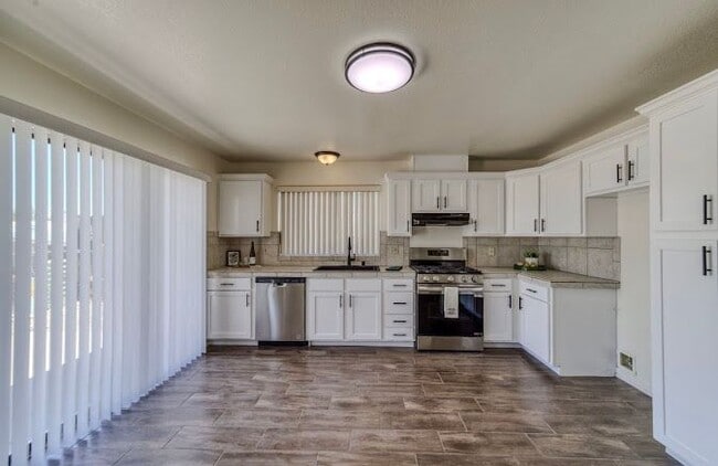 931 Holly St in Bullhead City, AZ - Building Photo - Building Photo