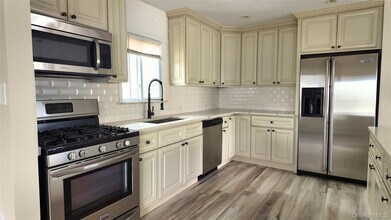 468 Nassau Ave in Freeport, NY - Building Photo - Building Photo