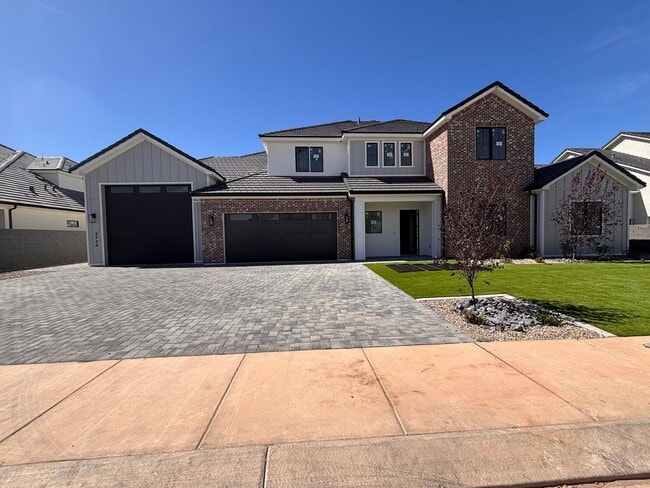 property at 2724 E Moorland Dr