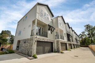 717 Janisch Rd in Houston, TX - Building Photo