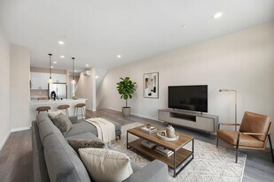 16503 13th Ave W in Lynnwood, WA - Building Photo