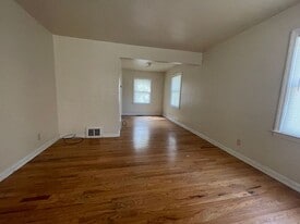 1822 S Vermont Ave in Independence, MO - Building Photo